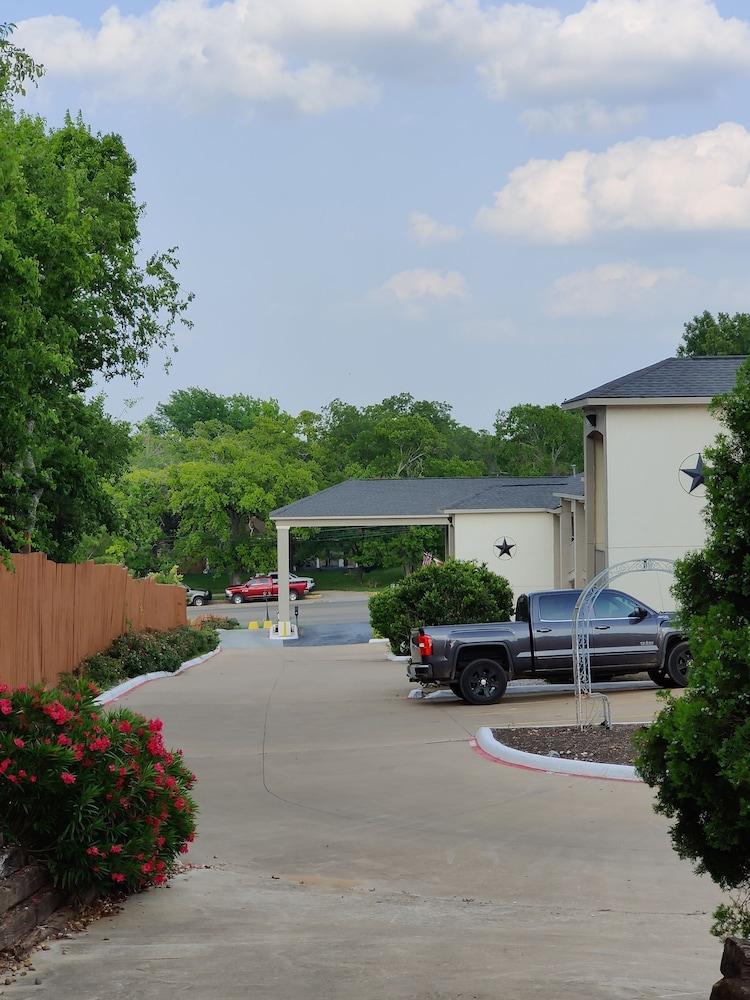 Days Inn By Wyndham Suites Fredericksburg Exterior foto